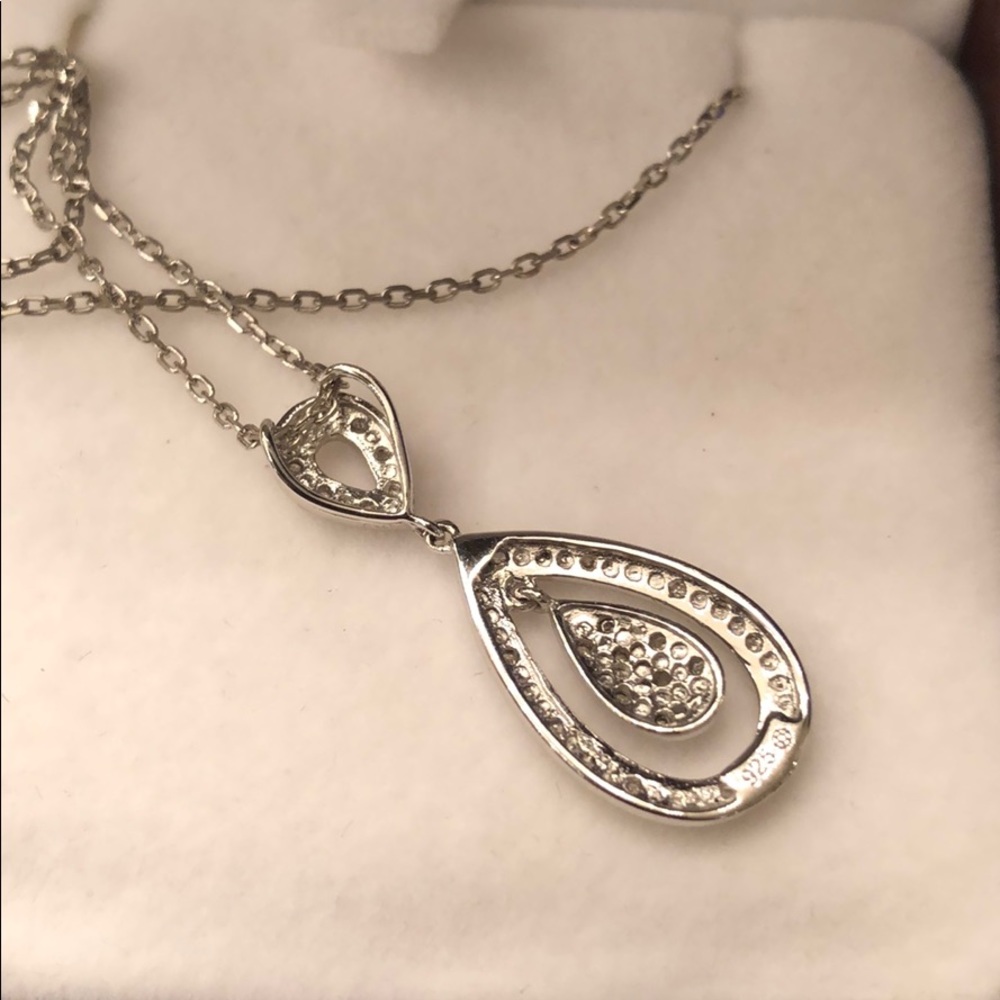 Necklace.. - Picture 2 of 3